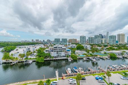 400 Kings Point Dr