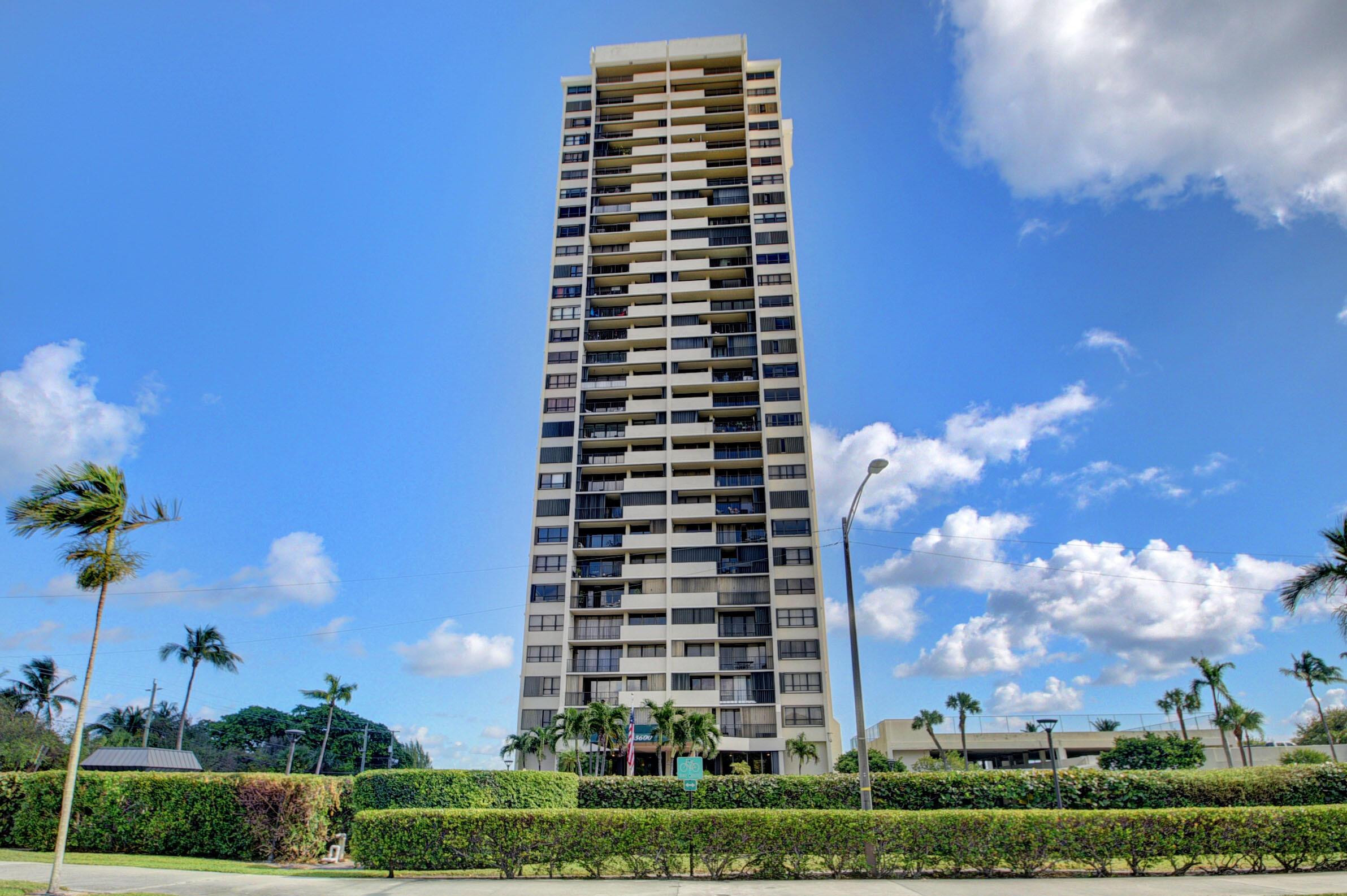 Image 4: Palm Beach House