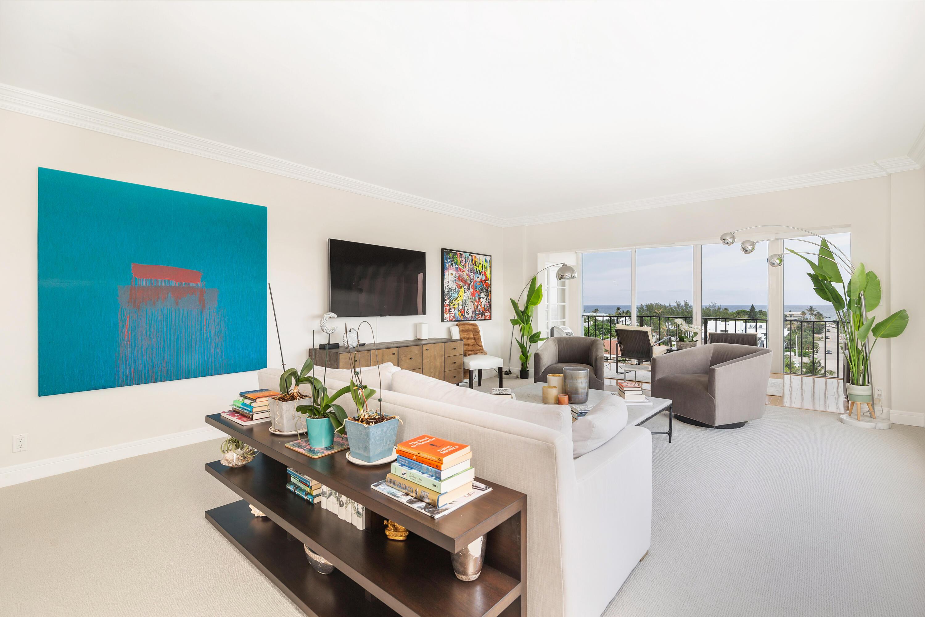 Image 3: Living Room