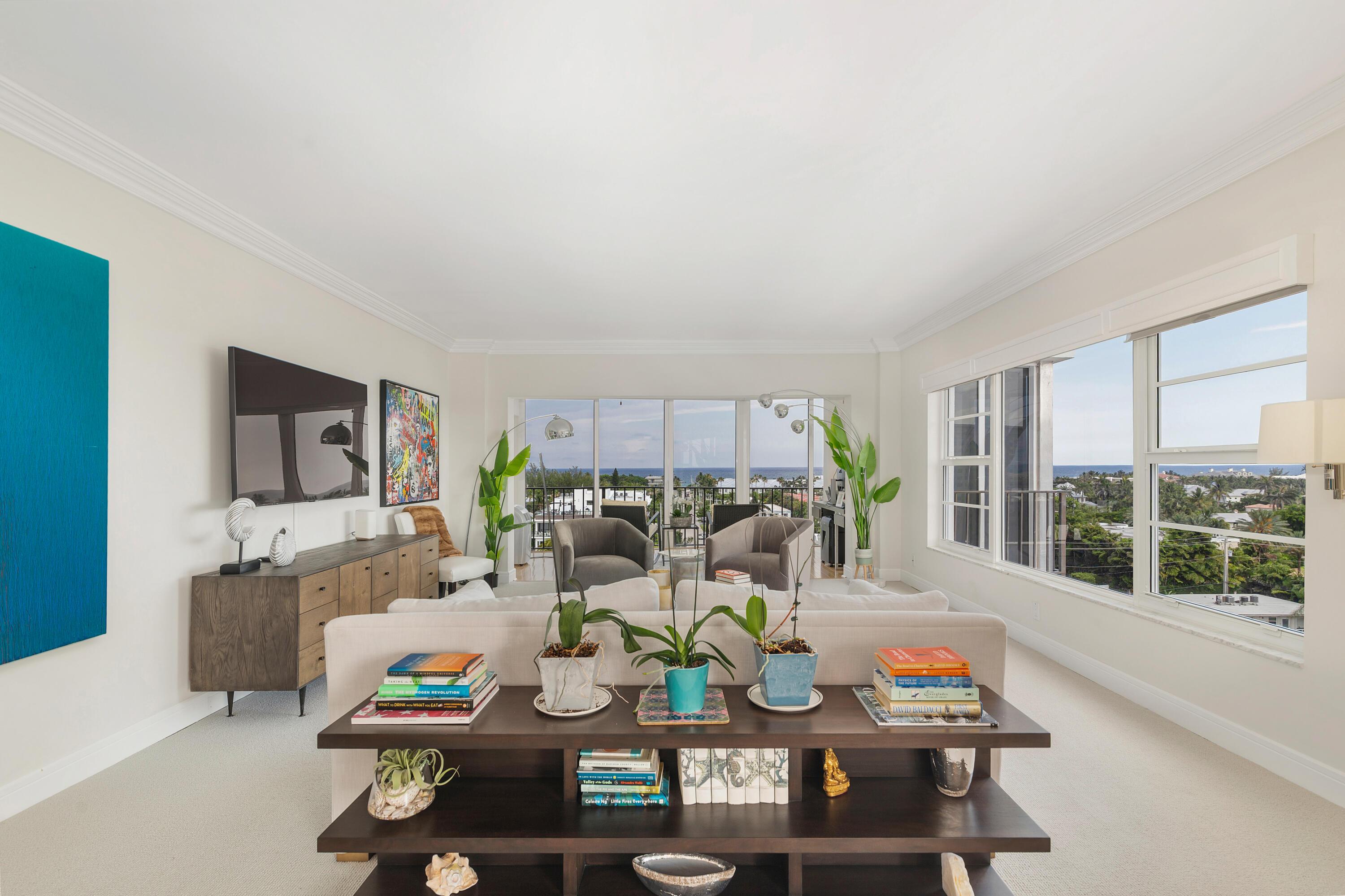 Image 4: Living Room