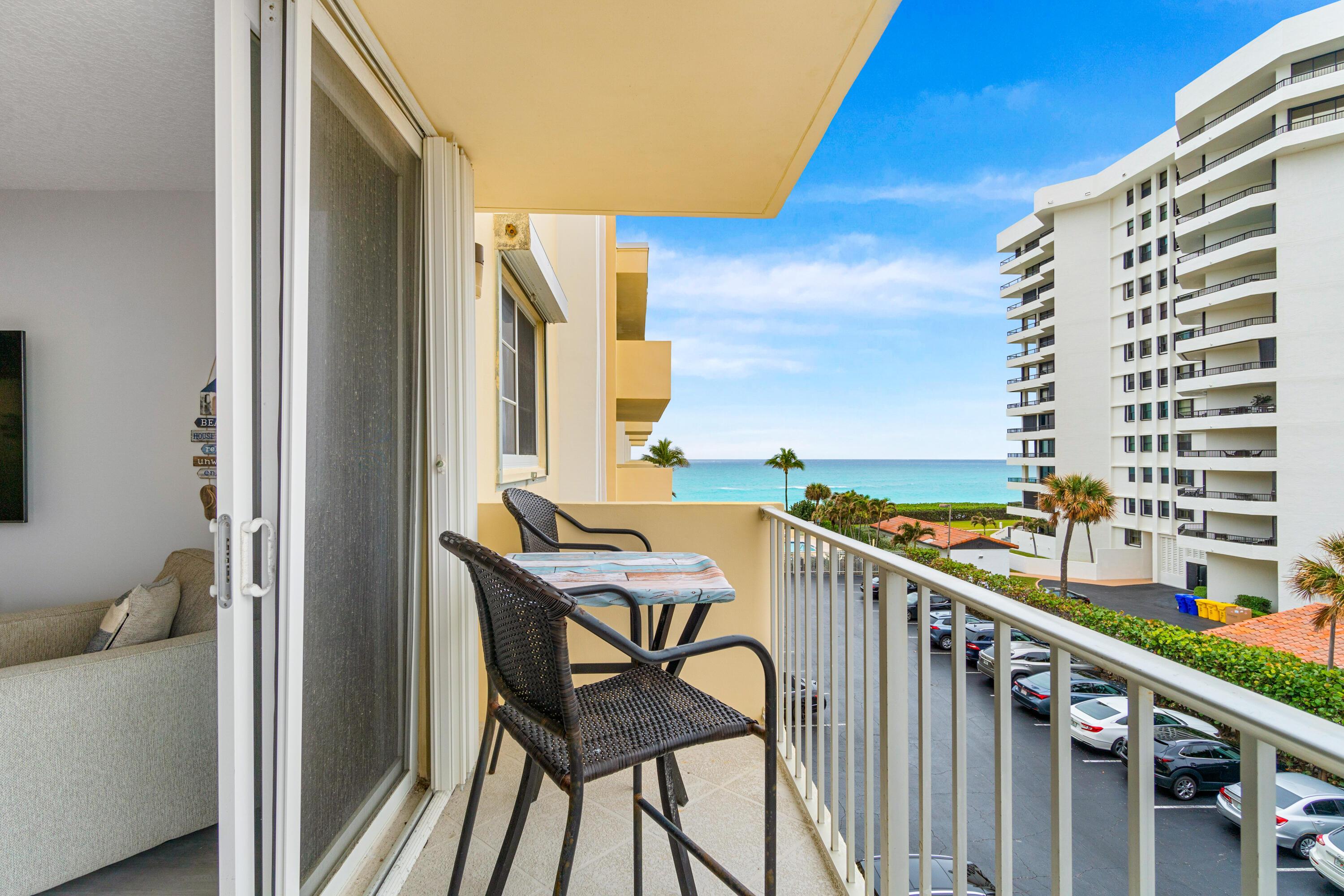 Image 4: 022-630OceanDrive-410-JunoBeach-FL-33408
