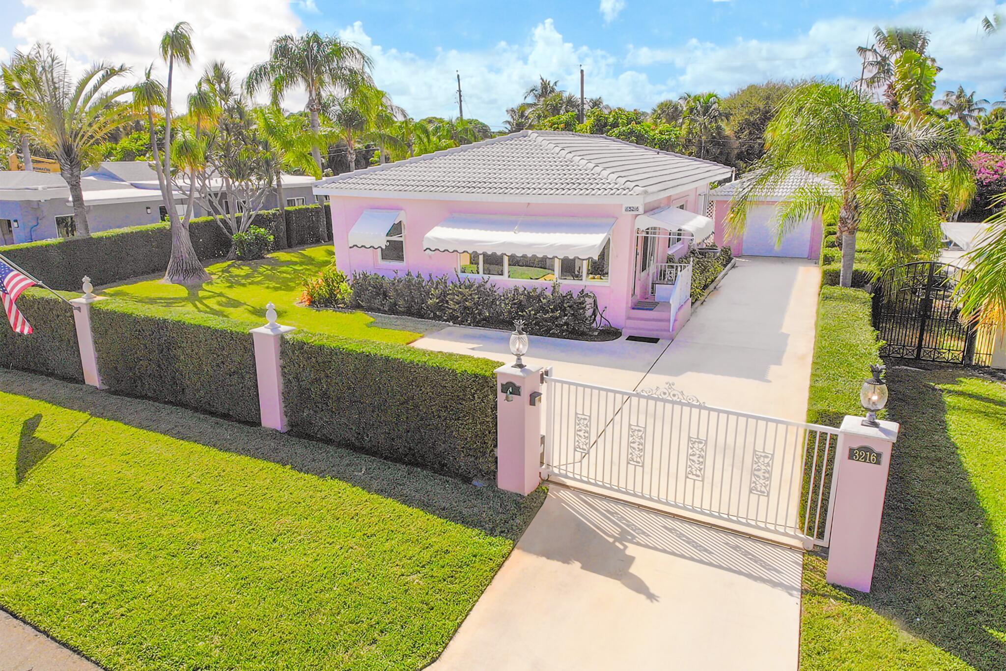 Image 3: Gated Private Estate