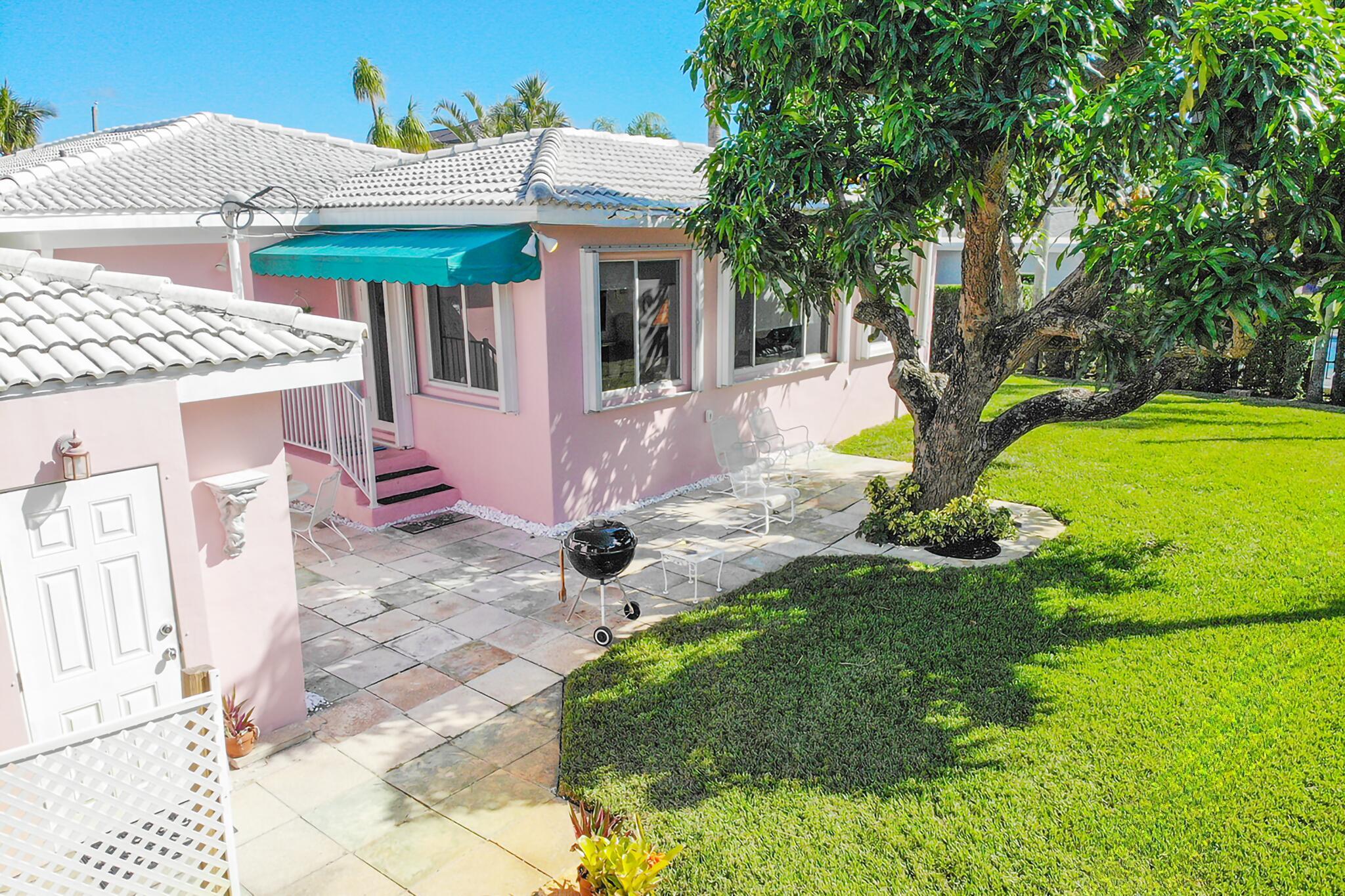 Image 4: Private Fenced Yard