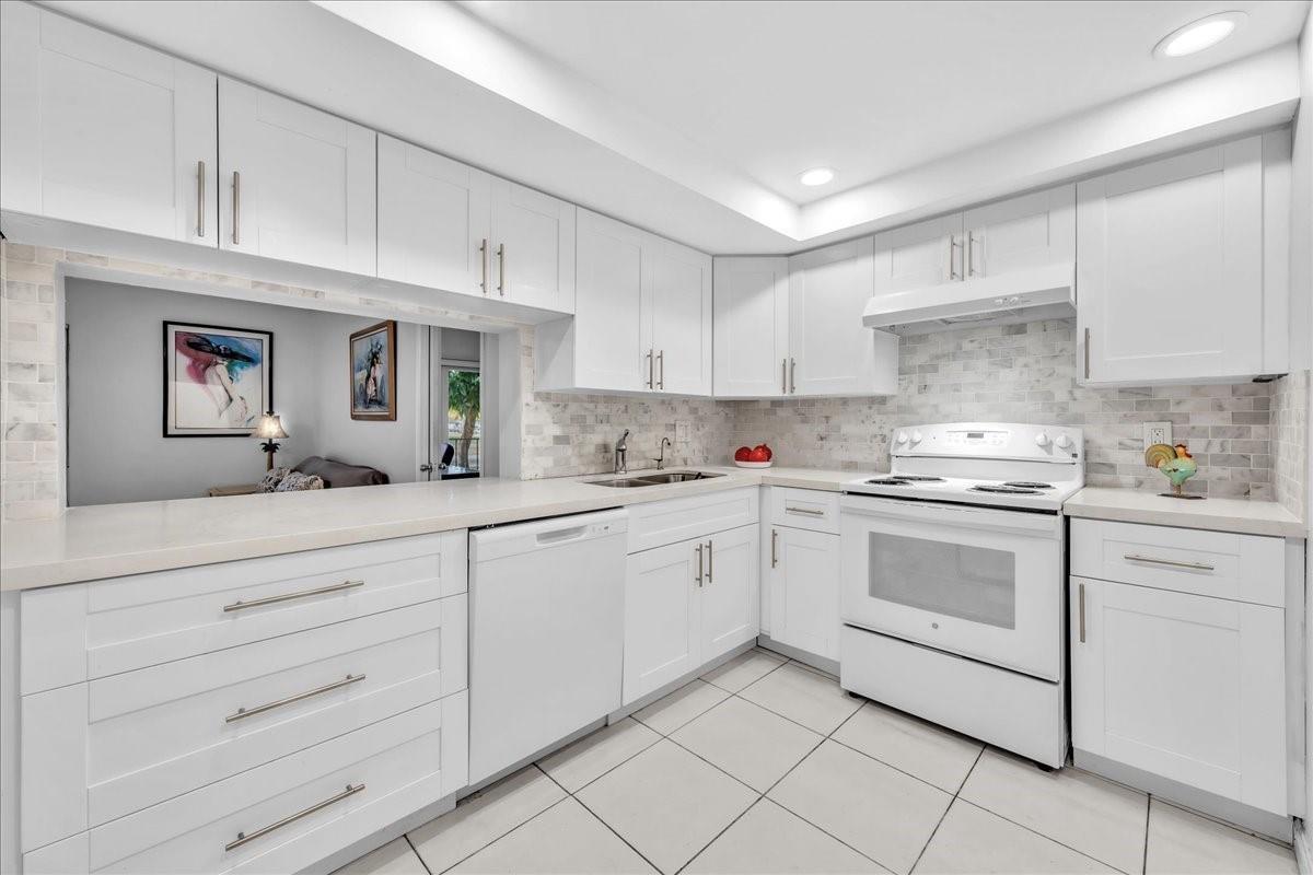 Image 3: Fort Lauderdale kitchen, modern white cabinetry, u