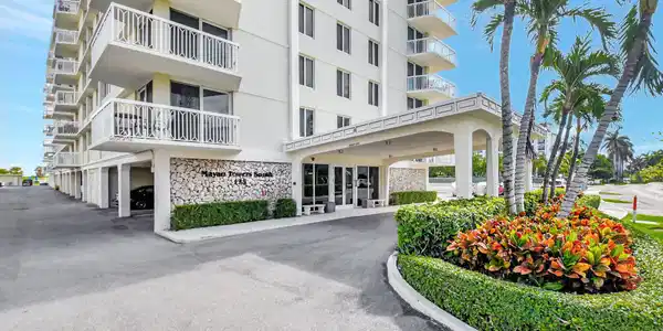 Image 4: 68-web-or-mls-125 S Ocean Mayan Towers (