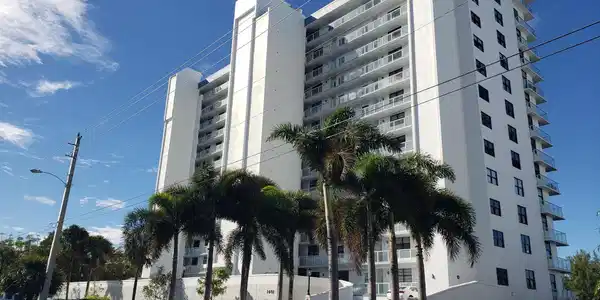 1401 N Riverside Drive