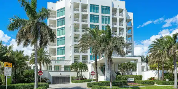 Image 2: 001-3200SouthOceanBoulevard-201-Highland