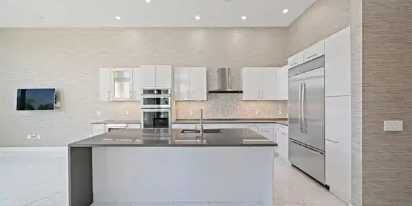 Image 4: 047-1WaterClubWay-301-NorthPalmBeach-SMA