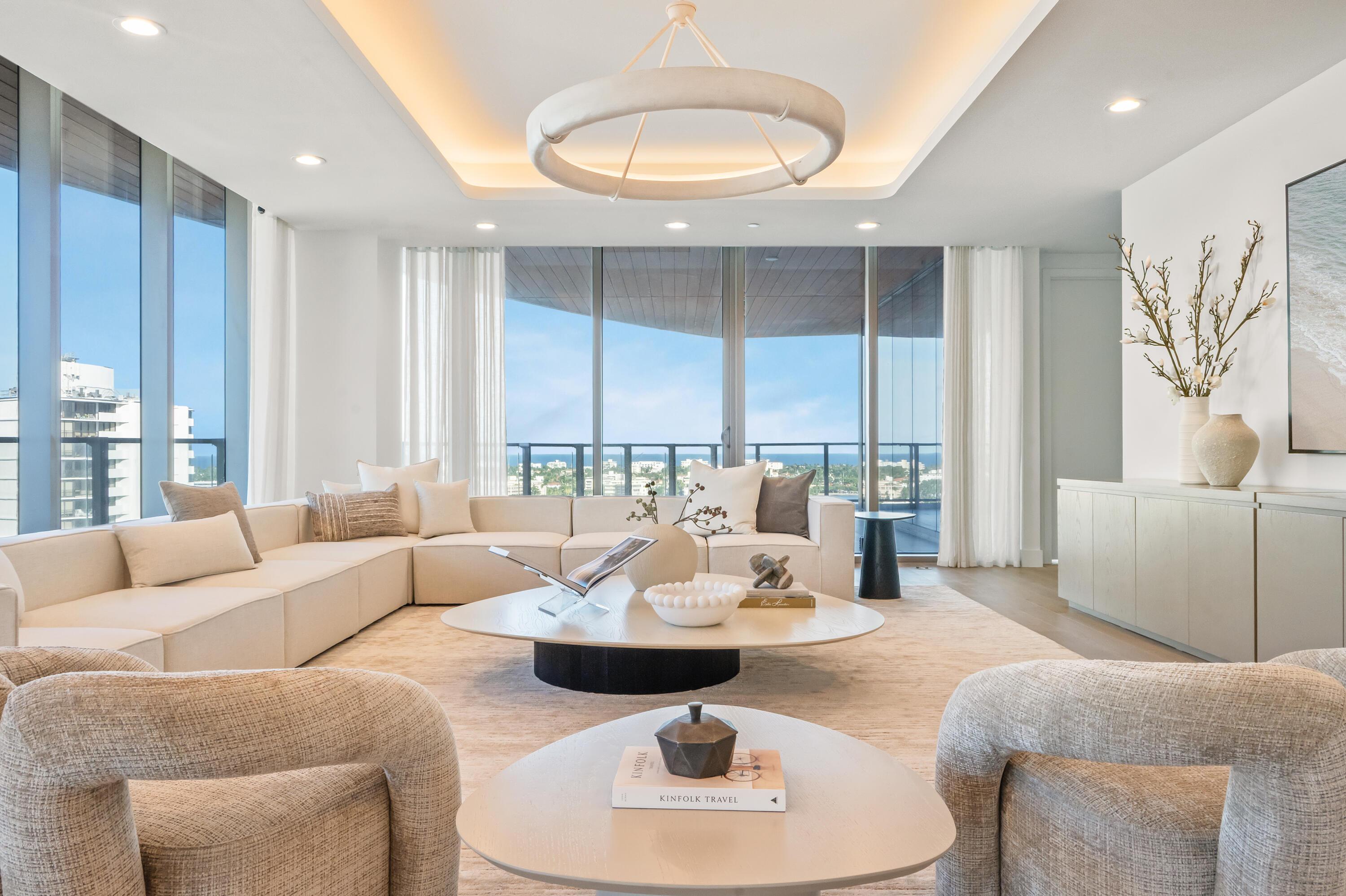 Image 4: Living Room