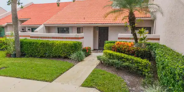 3512 SE Sandpiper Circle