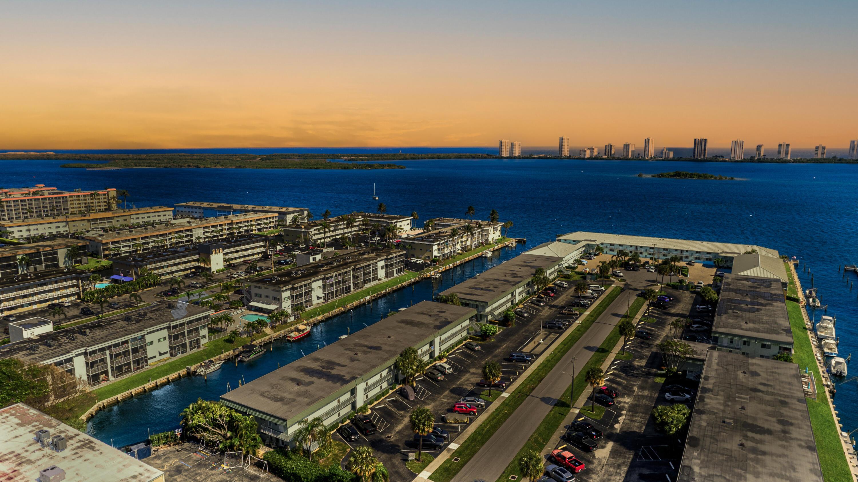 Image 2: Outside Balcony & Intracoastal
