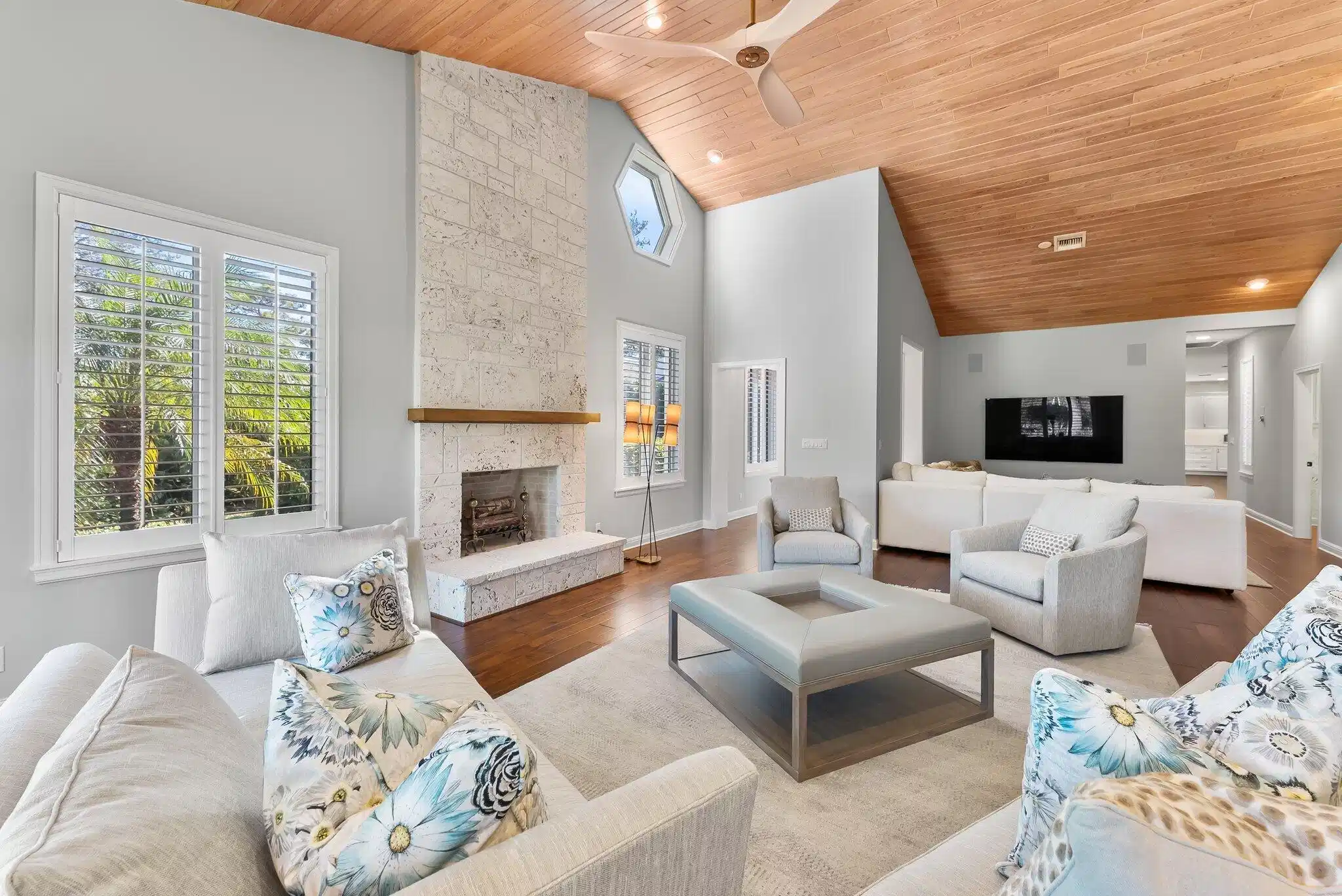 Image 1: Living Room