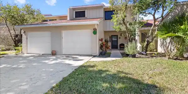 1652 SW Crossing Circle