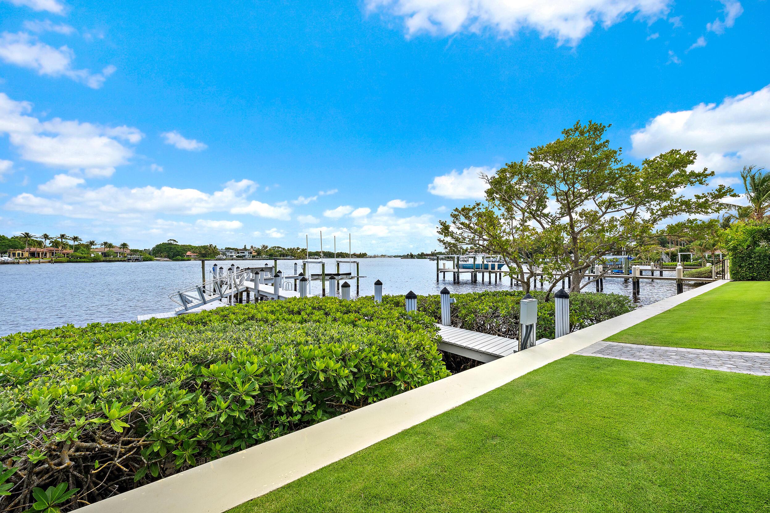 Image 2: Dock