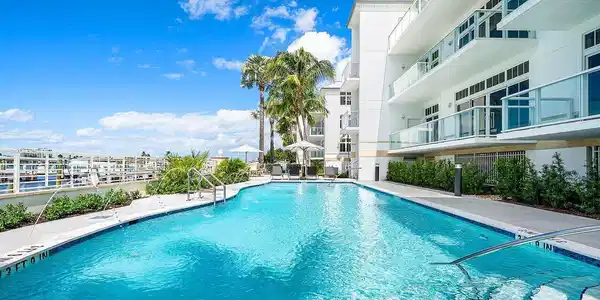 Image 2: 011-184LakeDrive-PalmBeachShores-FL-3340