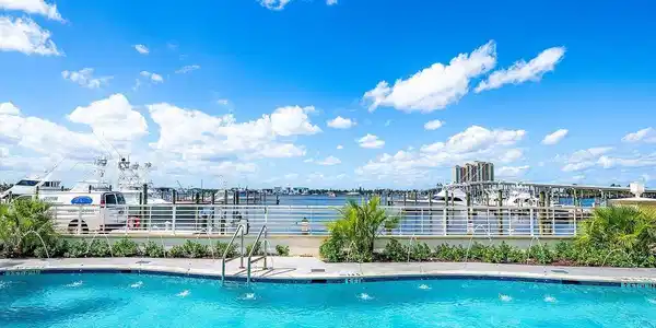 Image 3: 012-184LakeDrive-PalmBeachShores-FL-3340