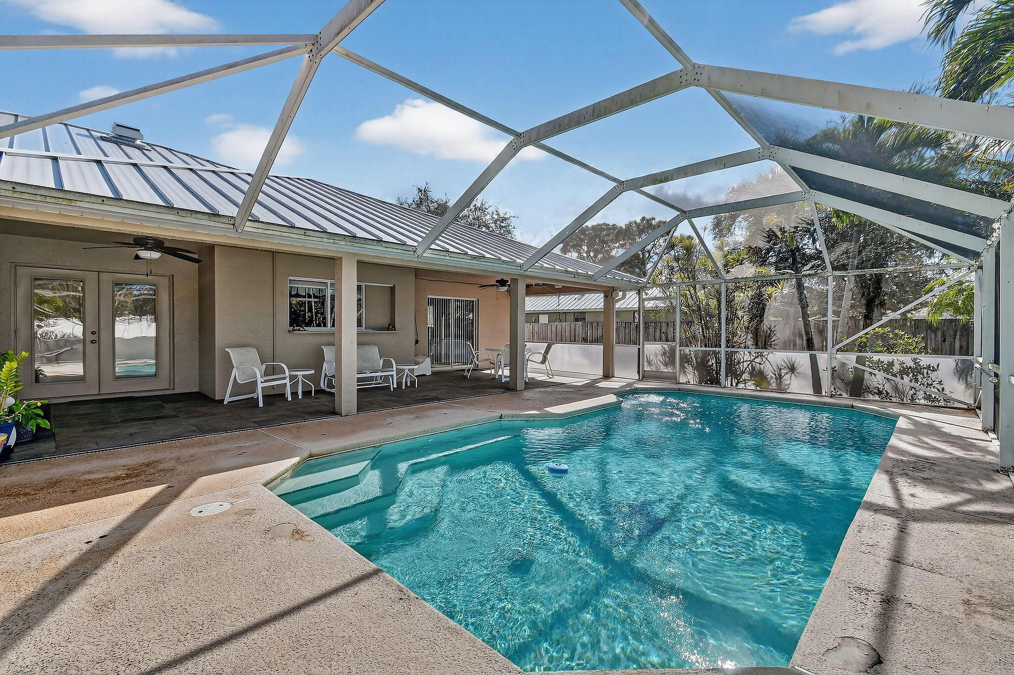 Image 2: Pool