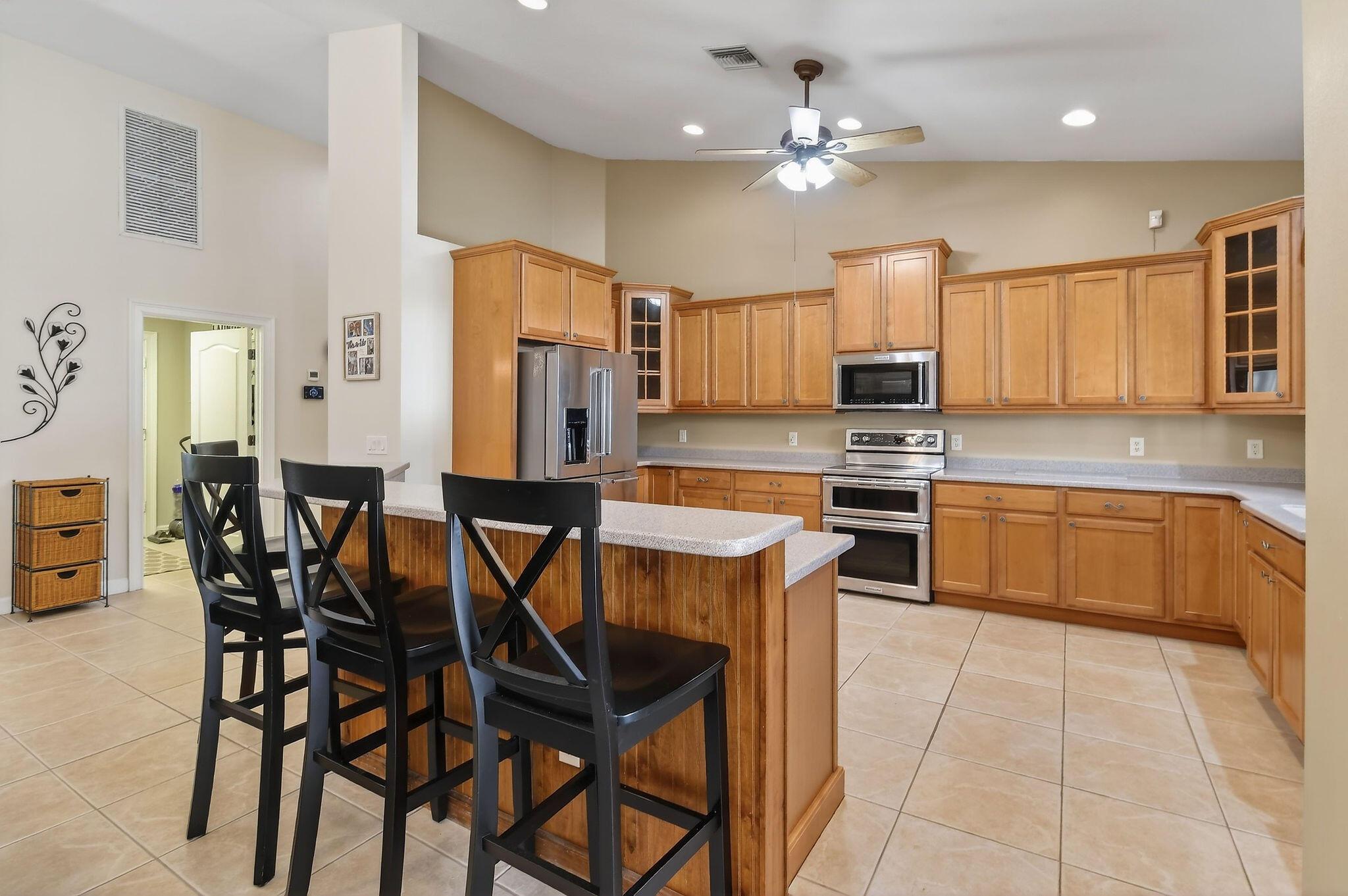 Image 4: Kitchen
