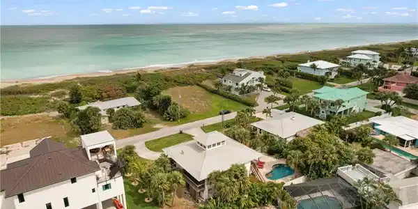 1611 Surfside Dr