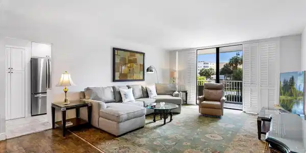 Image 2: Living Room