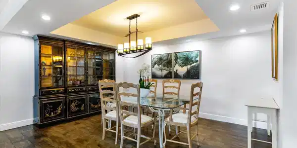 Image 4: Dining Room
