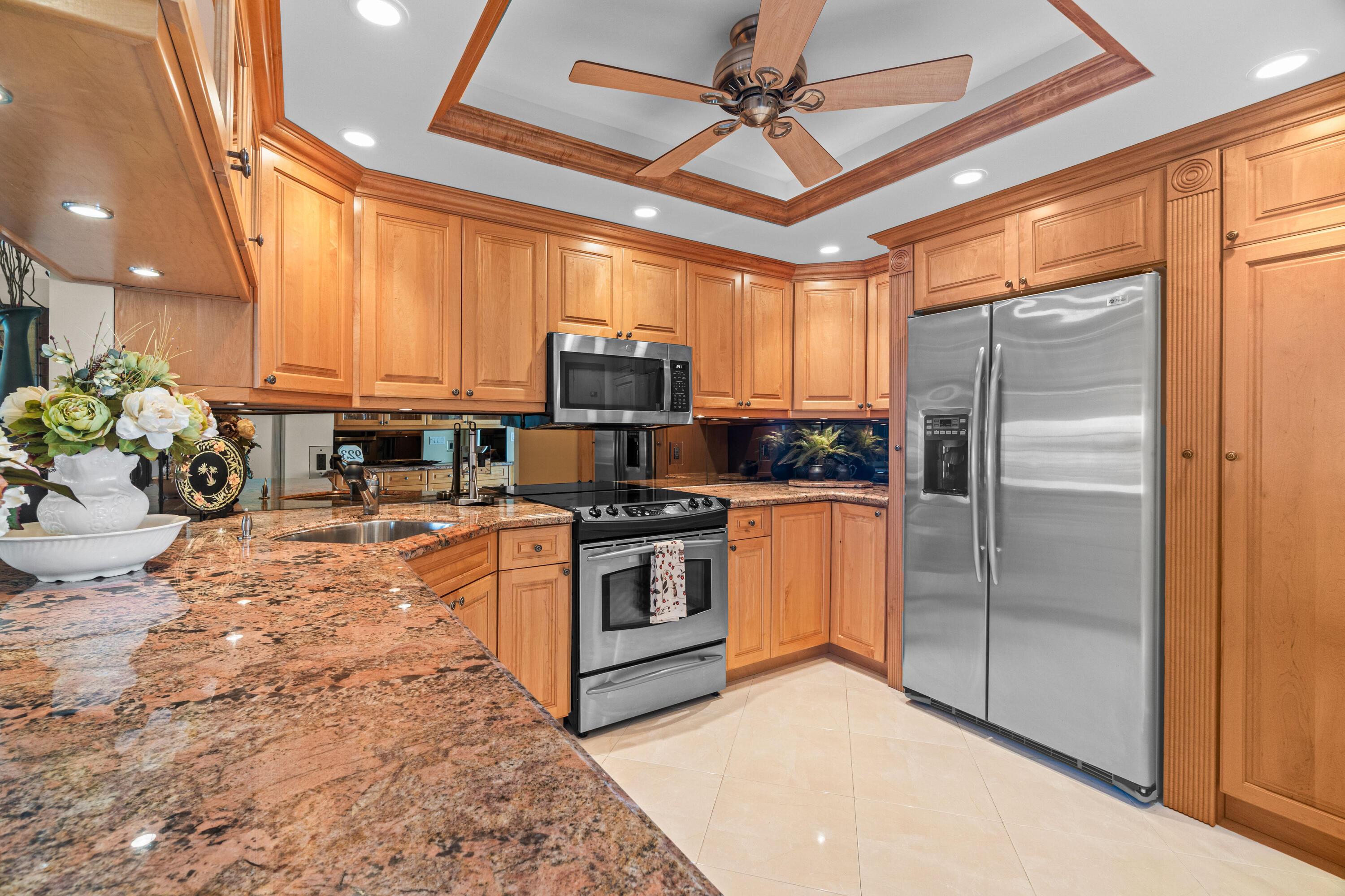 Image 4: Kitchen Angle 1