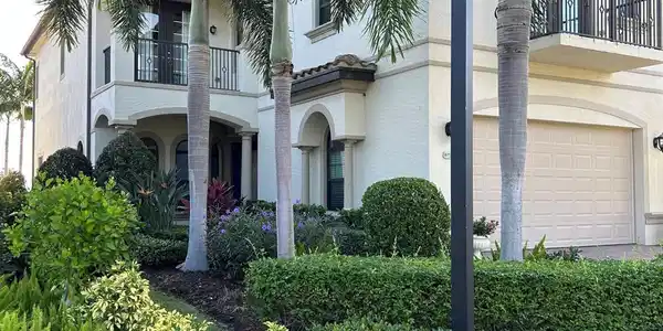 673 SE Fascino Circle