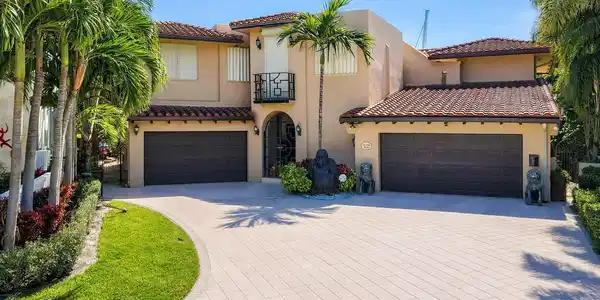 2850 NE 44th Street