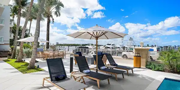 Image 4: 013-184LakeDrive-PalmBeachShores-FL-3340