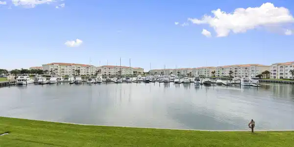 11 Harbour Isle Drive W