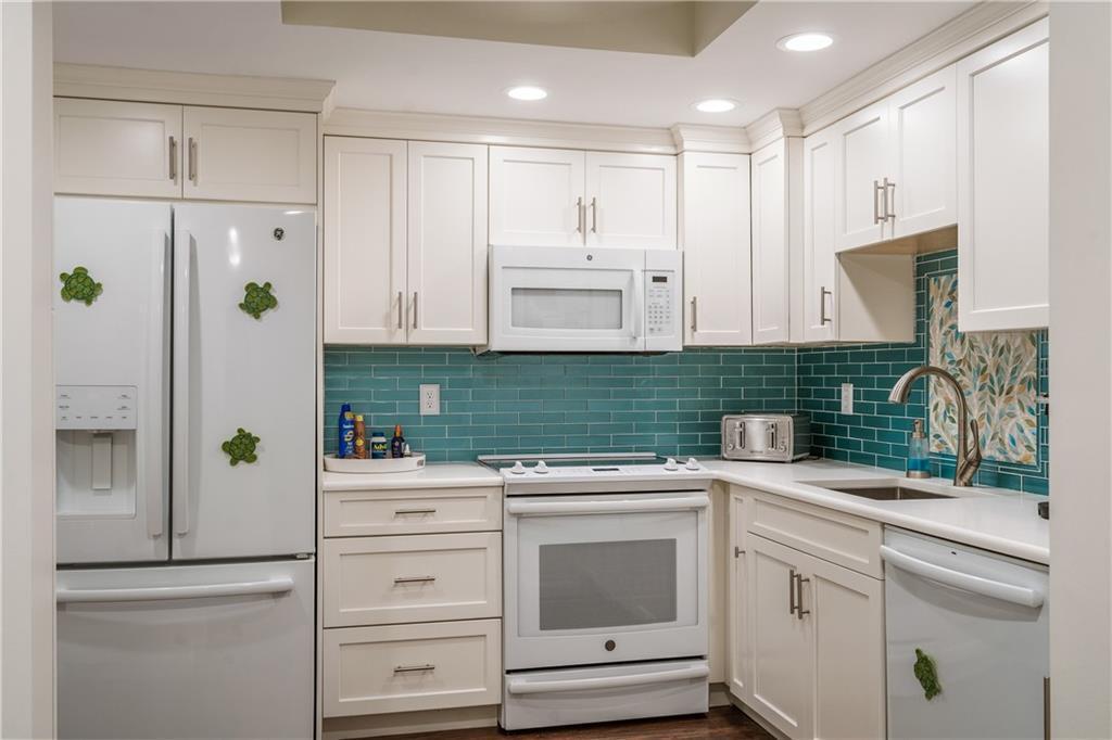Image 3: Kitchen