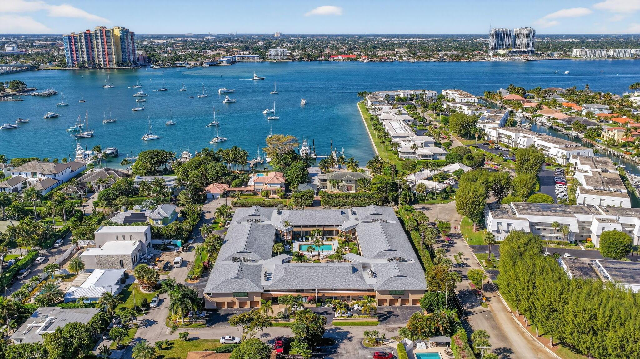 Image 1: Beautiful Courtyard Condominum on Singer Island