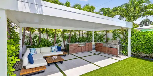 Image 3: Outdoor Living