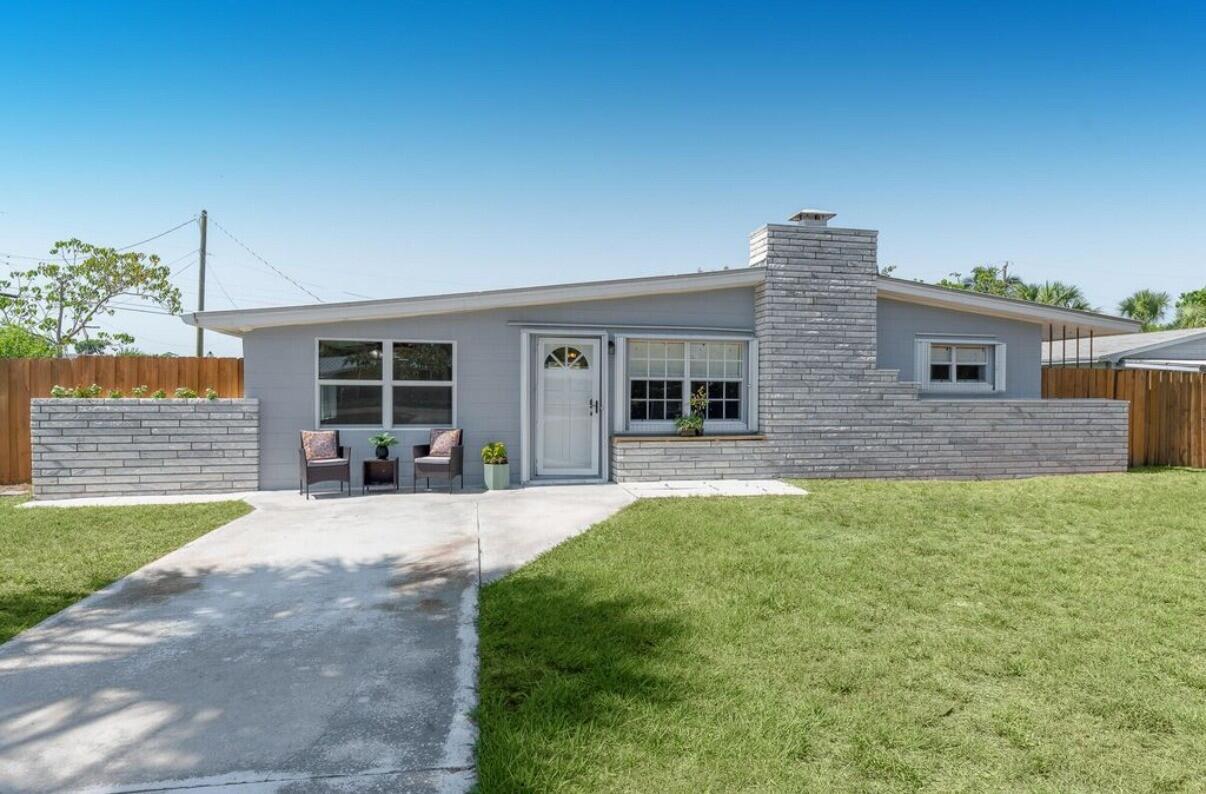 Image 1: 1036 NE Terrace Way - Kristen - 01