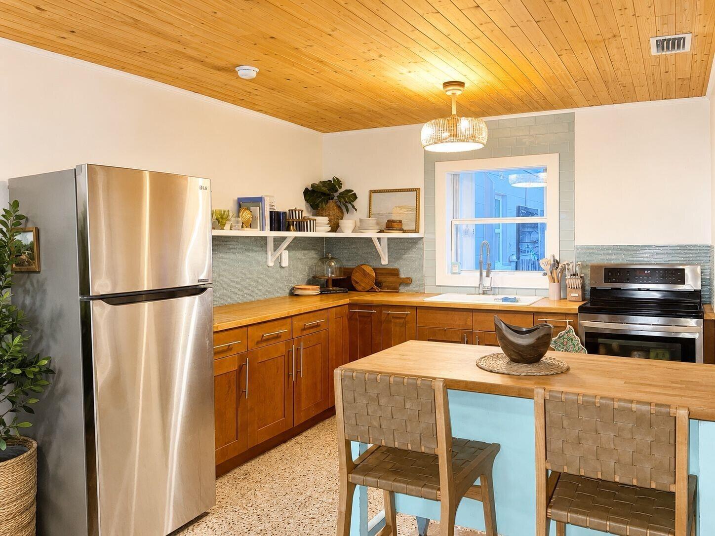 Image 3: 1036 NE Terrace Way - Kristen - 03