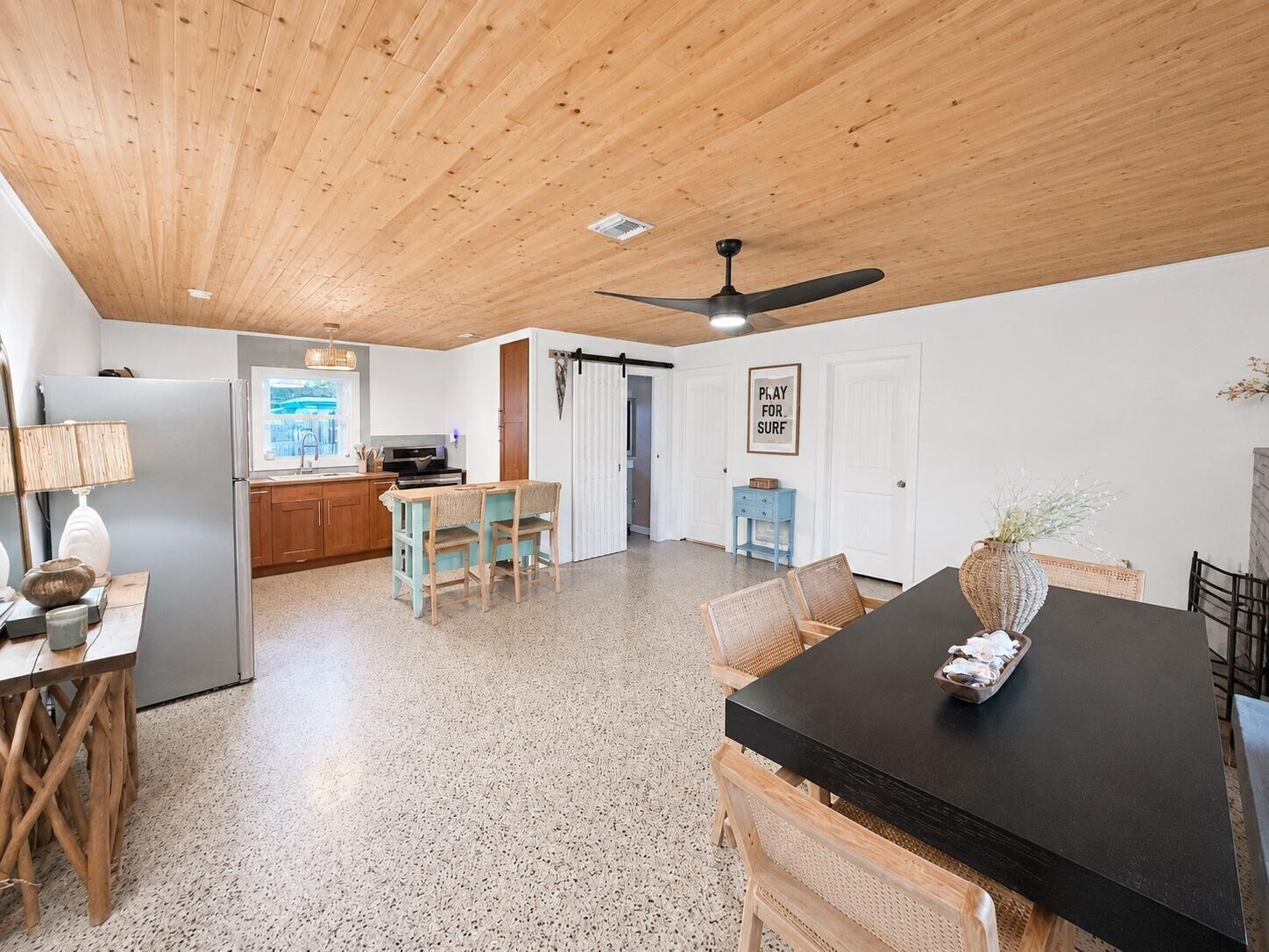 Image 4: 1036 NE Terrace Way - Kristen - 04