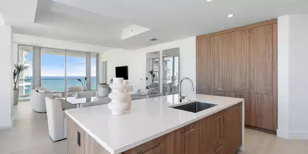 153 N Seabreeze Boulevard