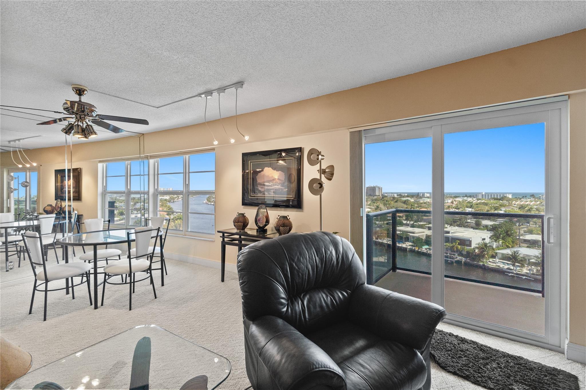 Image 4: LIVIMG ROOM/ DINING ROOM