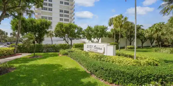 2121 N Ocean Boulevard