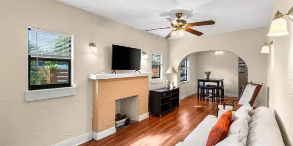 Image 2: LIVING ROOM