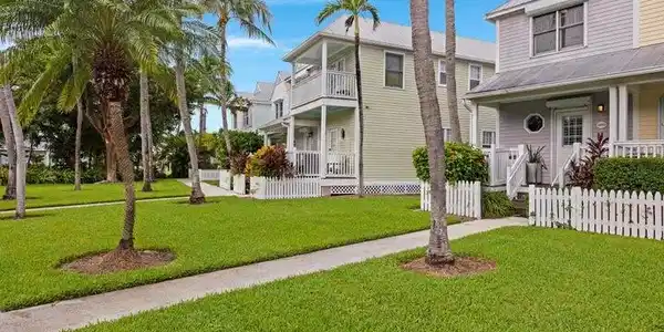 Image 3: Manicured landscaping