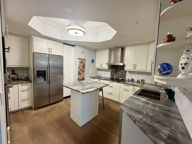 Image 4: Kitchen