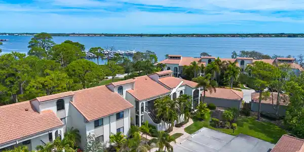 2516 NW Seagrass Drive