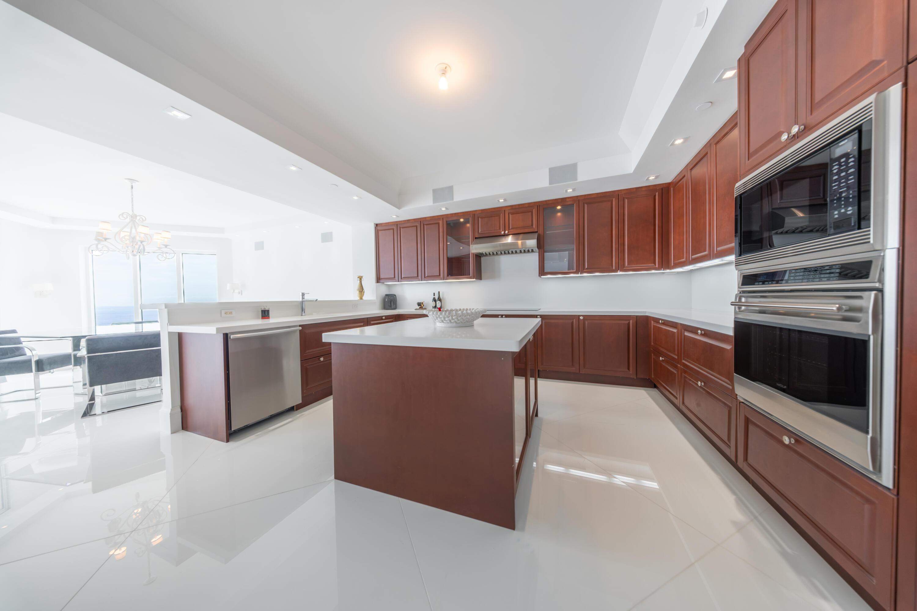 Image 3: Kitchen