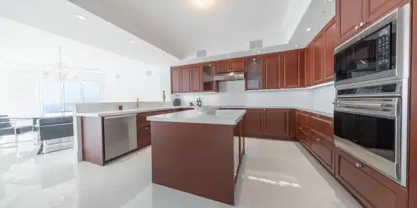 Image 3: Kitchen