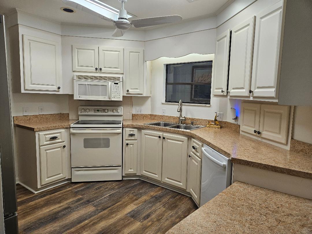 Image 2: kitchen