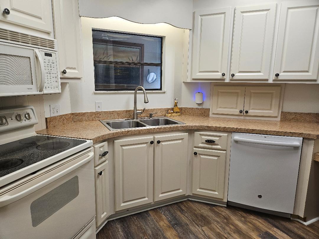 Image 3: kitchen3