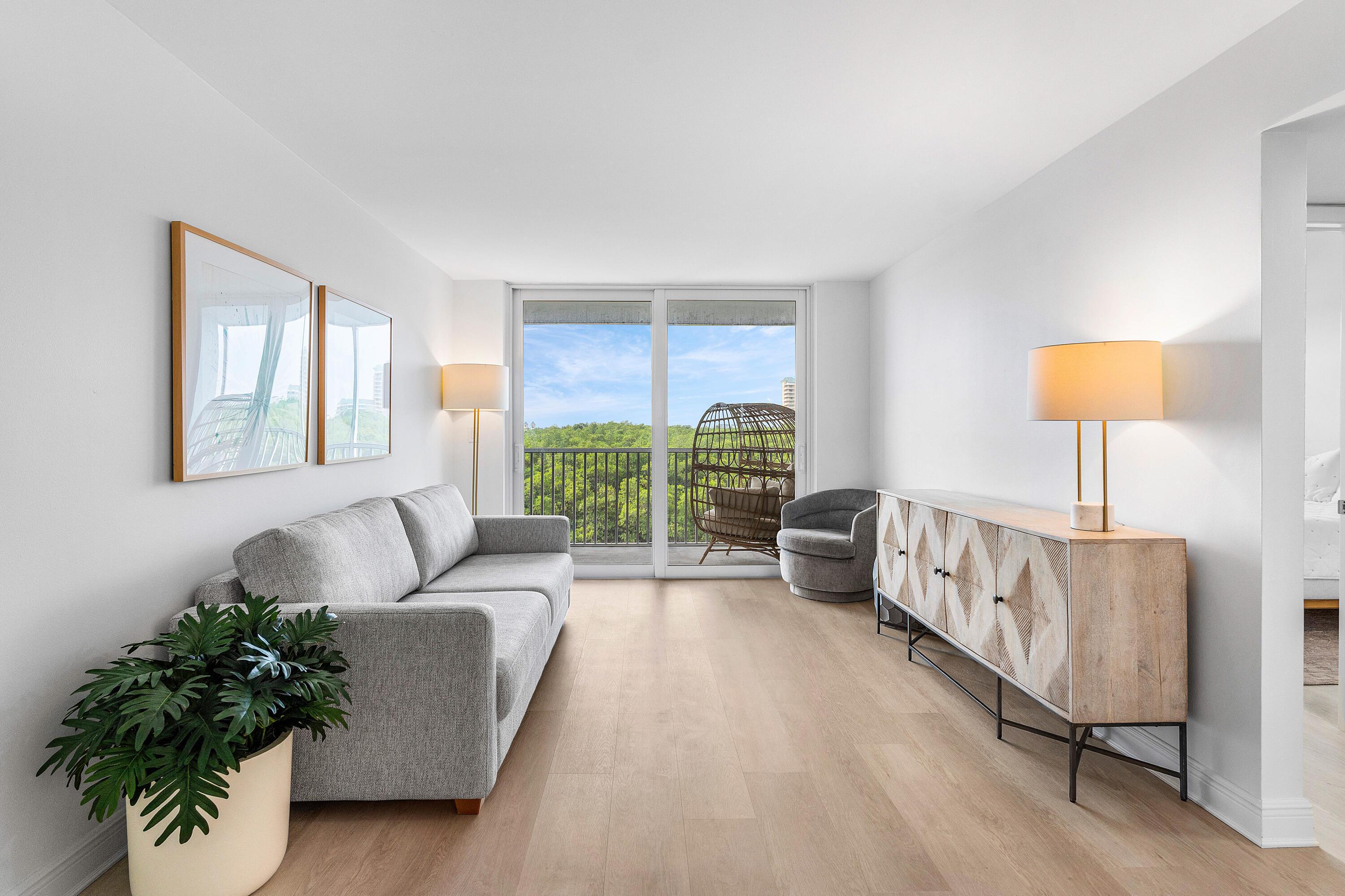 Image 3: Living Room