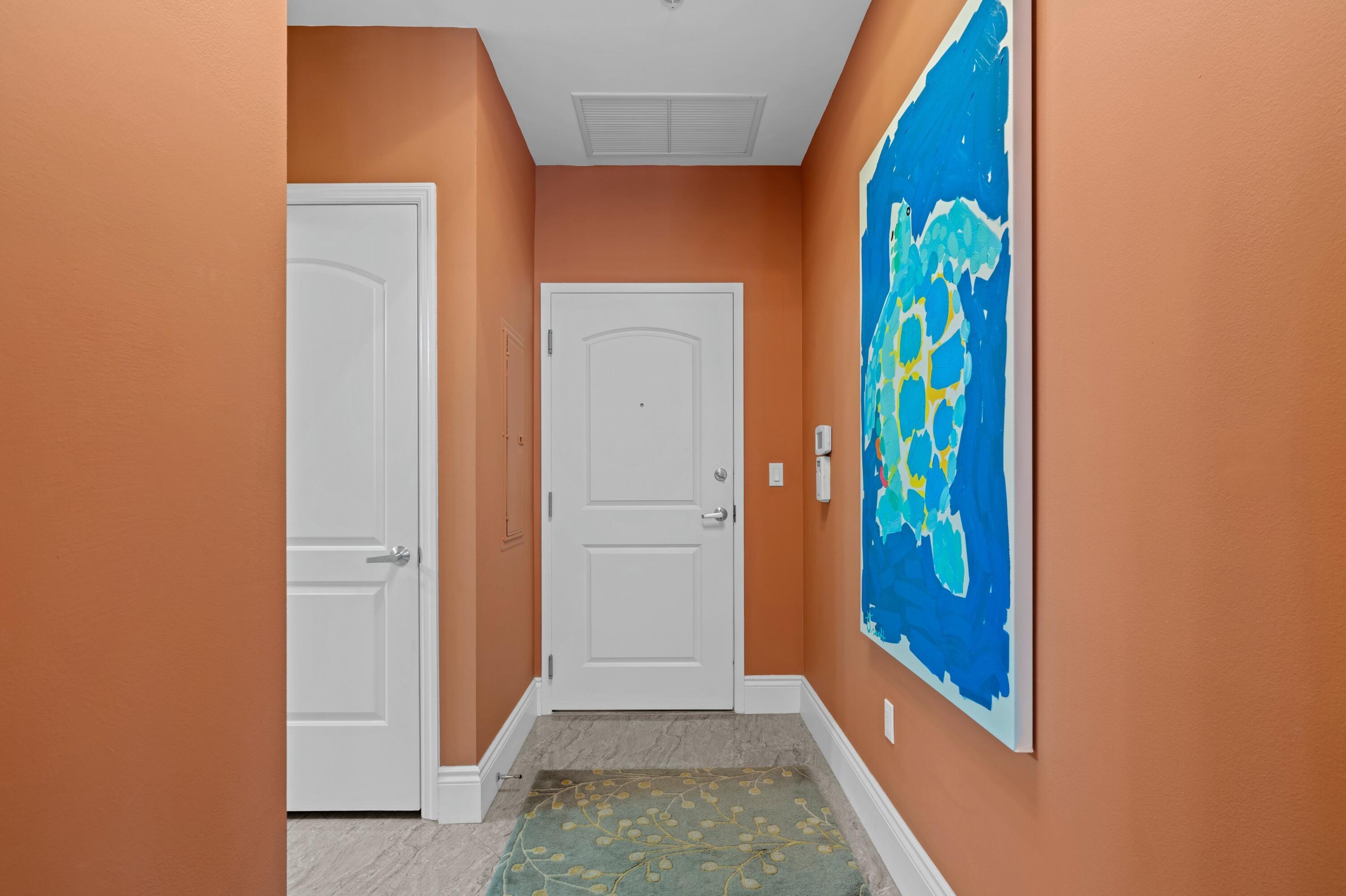 Image 2: 228 Foyer