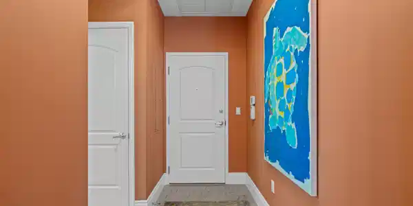 Image 2: 228 Foyer